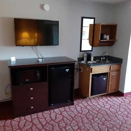 Boarders Inn & Suites By Cobblestone Hotels Сьюпириор Экстерьер фото