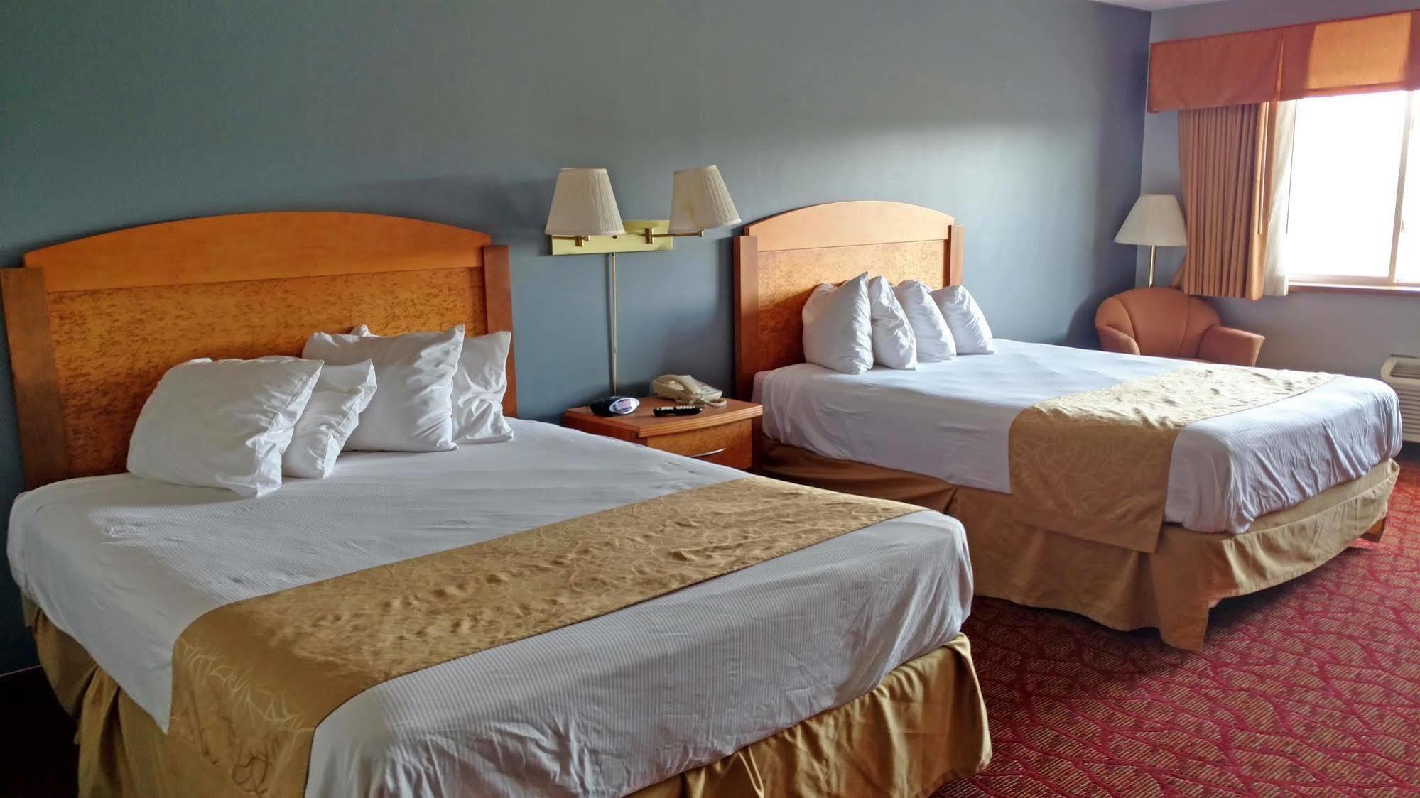 Boarders Inn & Suites By Cobblestone Hotels Сьюпириор Экстерьер фото