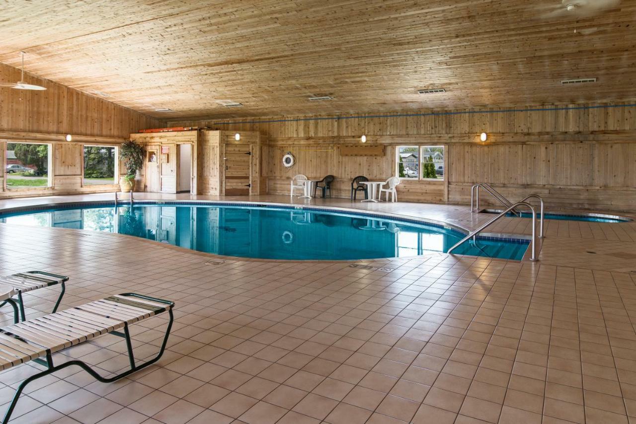 Boarders Inn & Suites By Cobblestone Hotels Сьюпириор Экстерьер фото