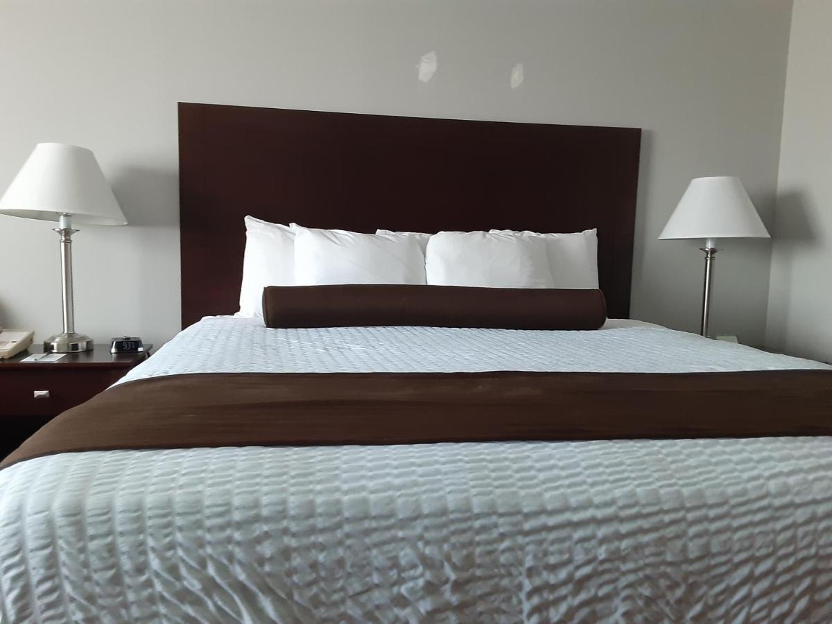 Boarders Inn & Suites By Cobblestone Hotels Сьюпириор Экстерьер фото