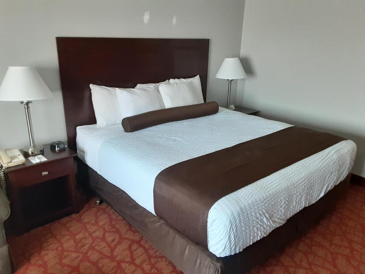 Boarders Inn & Suites By Cobblestone Hotels Сьюпириор Экстерьер фото